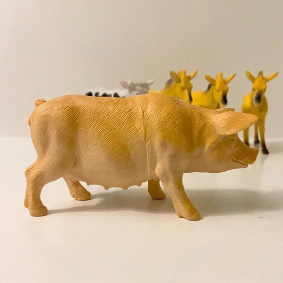Assorted  Lot of 6 Animal Figures Cows Donkey Pigs Plastic Farm Animal Toys - Picture 7 of 16